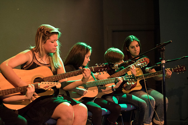 Aulas de Prática de Canto Coletivo - Prática de Canto Coletivo Escola Dó  Maior - Curitiba